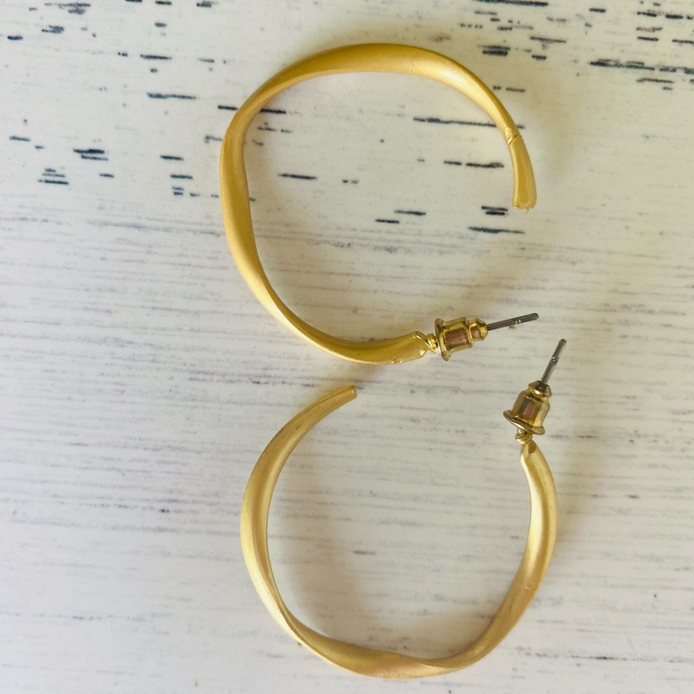 Gold hoops - Picture 2 of 2